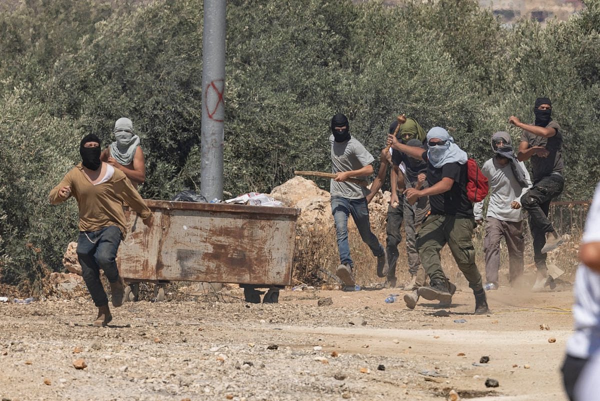 Israeli settlers attack the village of Turmus Ayya in the West Bank, June 26, 2025. (Oren Ziv) Israeli settlers attack the village of Turmus Ayya in the West Bank, June 26, 2025. (Oren Ziv)