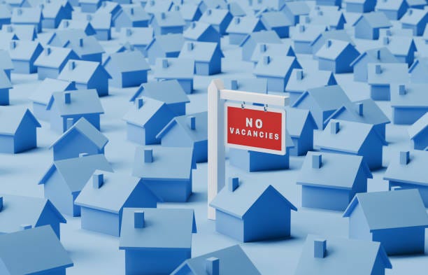 no vacancies sign - housing crisis stock pictures, royalty-free photos & images no vacancies sign - housing crisis stock pictures, royalty-free photos & images