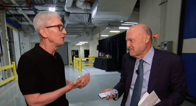 Apple CEO Tim Cook (left) speaks with CNBC's Jim Cramer at Corning's plant in Kentucky