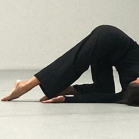 Cuerpos de mujeres estáticas o realizando un movimiento suave
