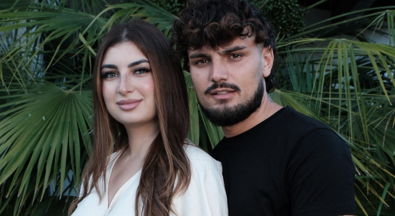 Temptation Island, chi sono Sabrina Soussi e Giovanni Grazioso. Il carretto delle brioche, il tradimento scoperto nel villaggio, i falò rifiutati: «Sbambai Filippo» Temptation Island, chi sono Sabrina Soussi e Giovanni Grazioso. Il carretto delle brioche, il tradimento scoperto nel villaggio, i falò rifiutati: «Sbambai Filippo»
