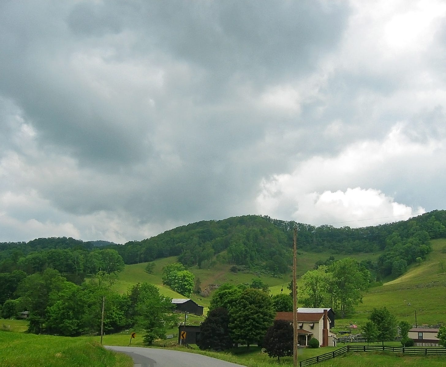 Green hills and farmland in Lee County, Virginia Green hills and farmland in Lee County, Virginia