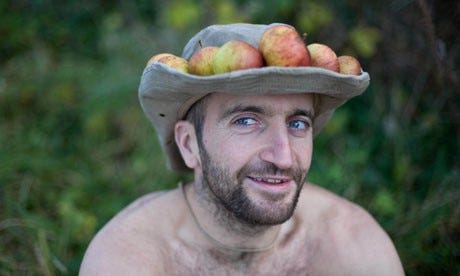 Mark Boyle with apples on his hat. Mark Boyle with apples on his hat.
