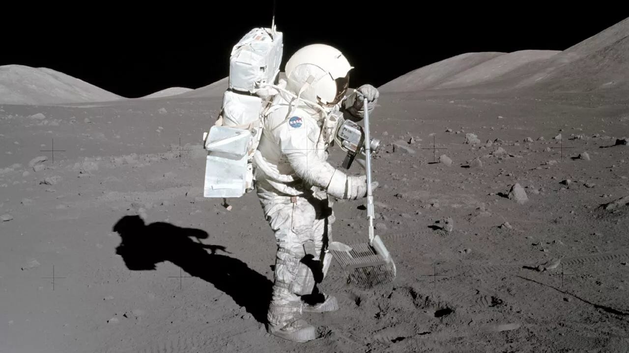 Harrison Schmitt geológus a Holdon. Apollo 17 küldetés, 1972 - RIA Novosti, 1920, 2025. október 1.