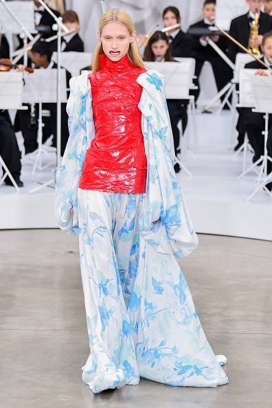 Mouthpiece: Symbolism in Margiela's SS26 | t2ONLINE