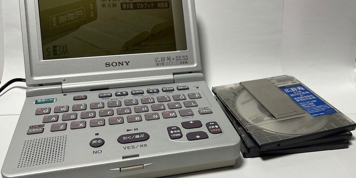 Diskman Electronic Reader DD-8 タイムセール❗️ The first e-book reader (probably?) : Sony DD-8 Data Discman