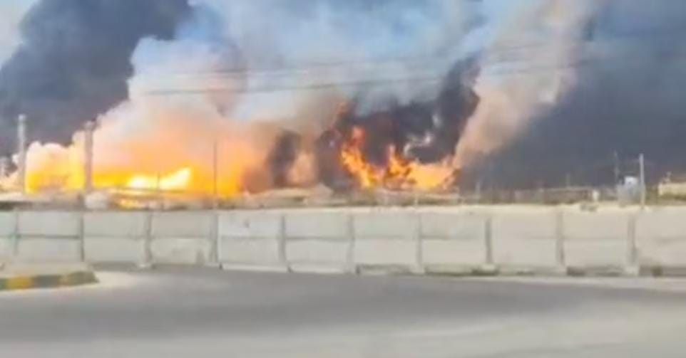 Flammes s'échappant du site gazier de South Pars, après une attaque