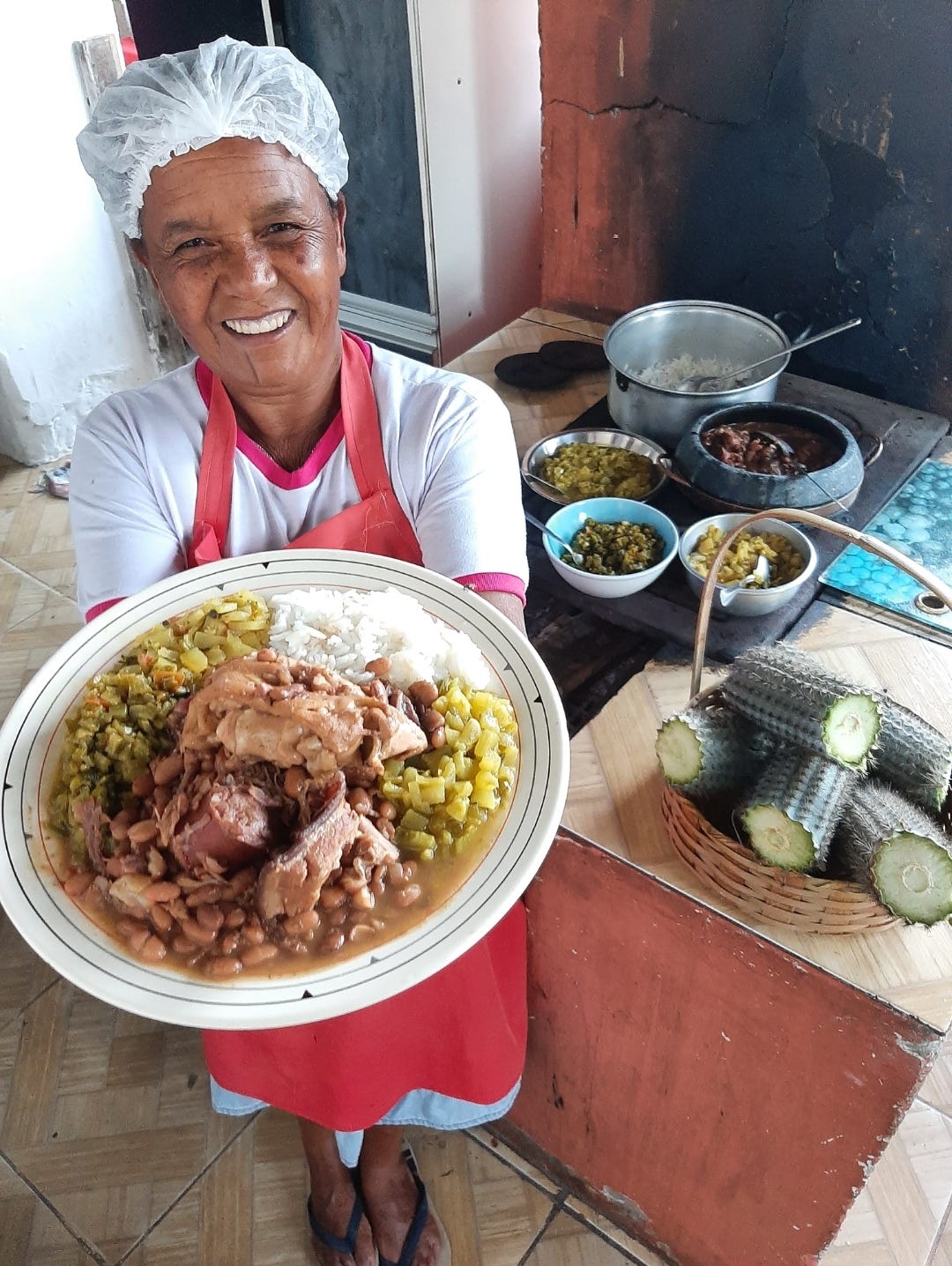 Mulher Sorridente Cozinhe Com Uniforme Tradicional E Chapéu De Chef PNG ,  Chef Feminina, Clipart De Desenho Animado, Ilustração Culinária PNG Imagem  para download gratuito, image size:1080x1436