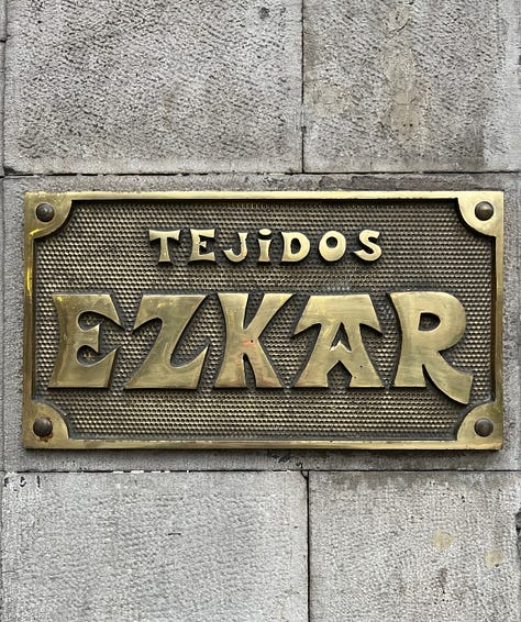 A variety of Basque typefaces with applications in public places: business signage, engraved in sculptures, on commercial products, street signs, plaques.