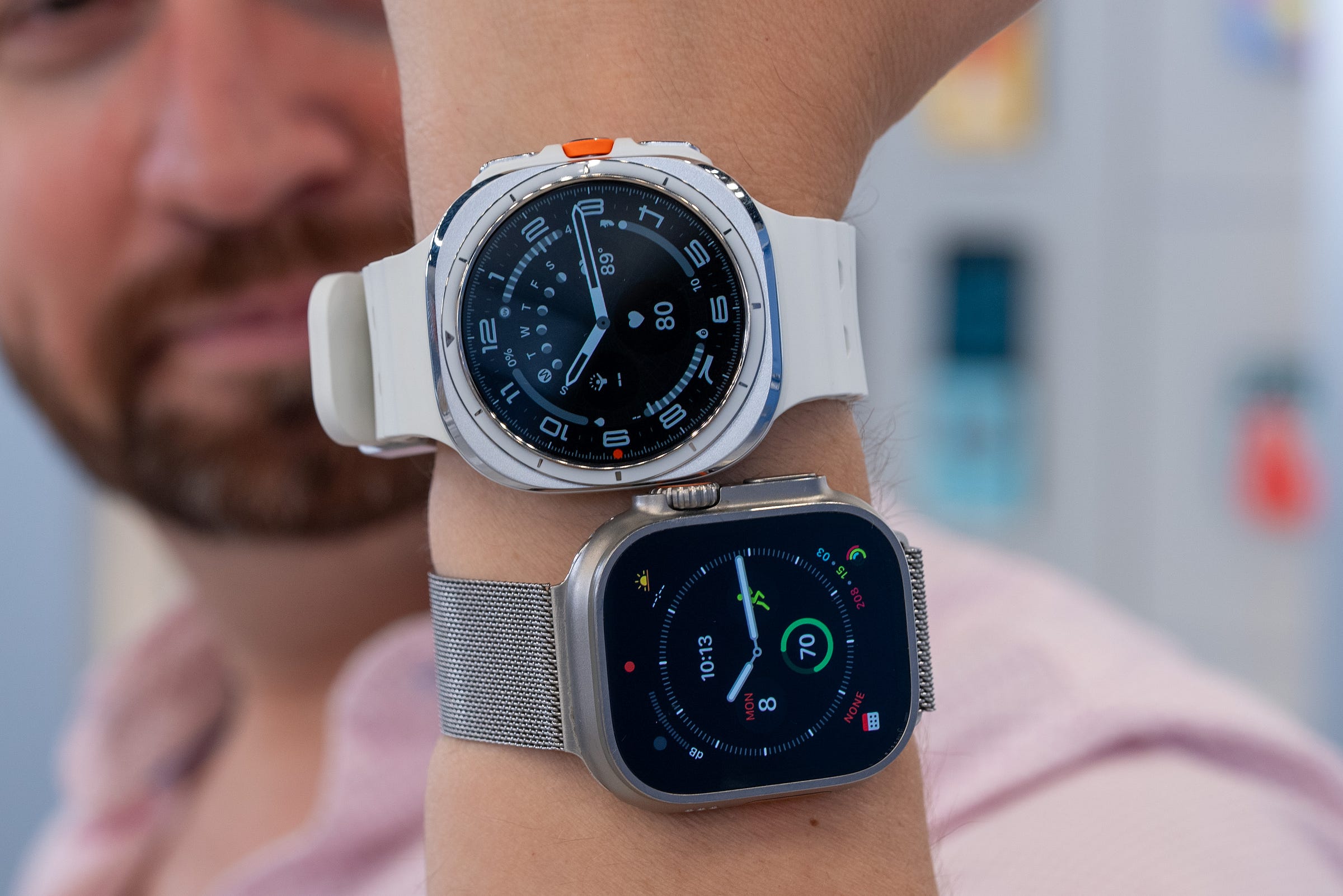 Apple Watch Ultra vs Samsung Galaxy Watch Ultra Apple Watch Ultra vs Samsung Galaxy Watch Ultra