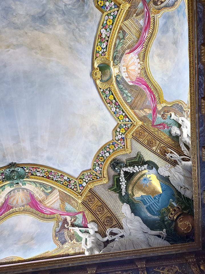 left: my fave ceiling from Schloss Charlottenburg // right: the pretty garden behind the Charlottenburg!