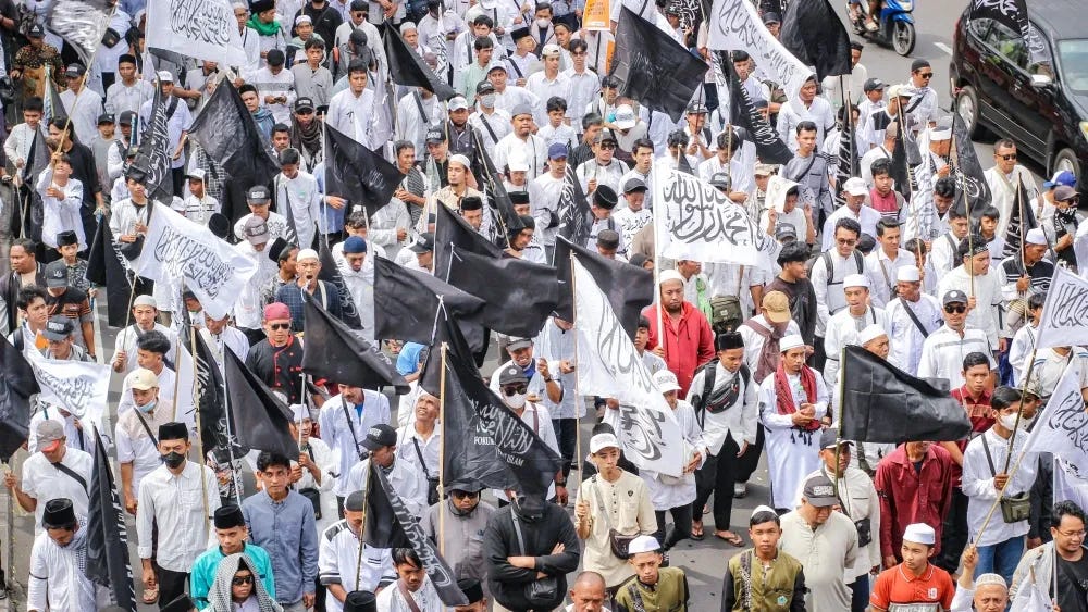 Manifestantes do Hizb-ut Tahrir na Indonésia. Shutterstock