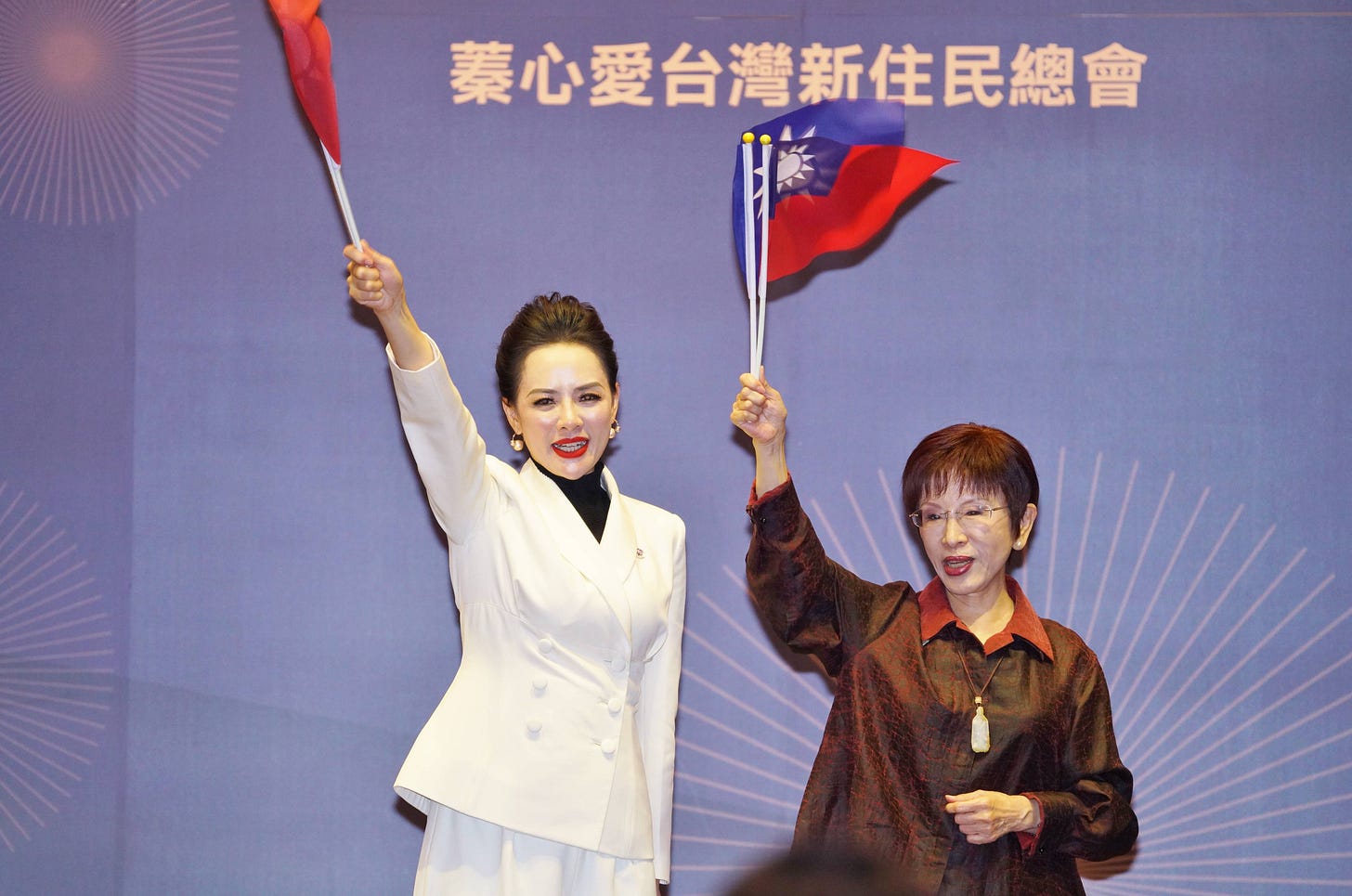 20191024-云南昆明台商协会会长勤彭蓁、前国民党主席洪秀柱24日出席 “木兰有约、蓁心爱台湾”造势活动。(卢逸峰摄) 20191024-云南昆明台商协会会长勤彭蓁、前国民党主席洪秀柱24日出席 “木兰有约、蓁心爱台湾”造势活动。(卢逸峰摄)