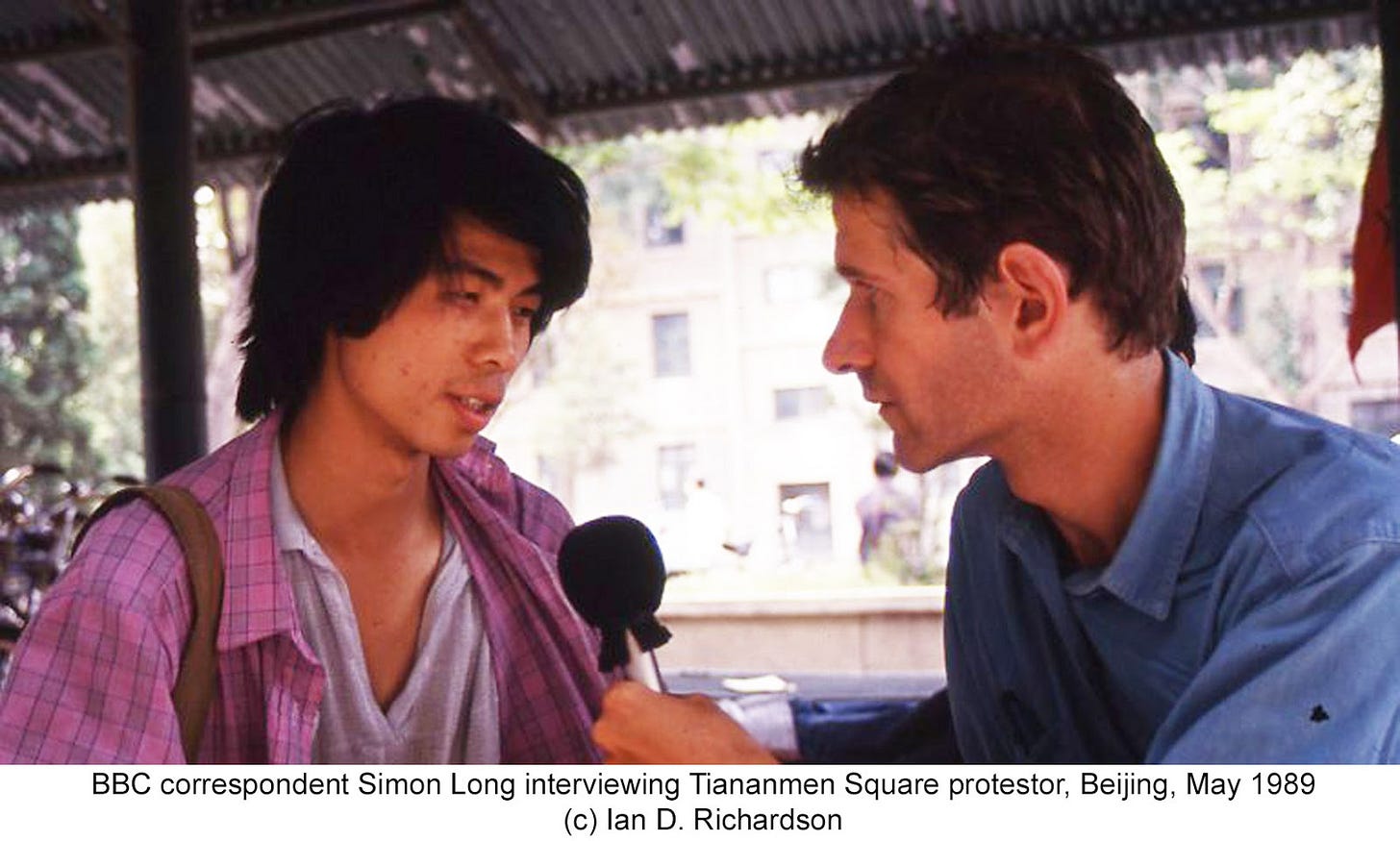 Simon+Long%2C+Tiananmen+Square%2C+May+1989.jpg (1600×961)
