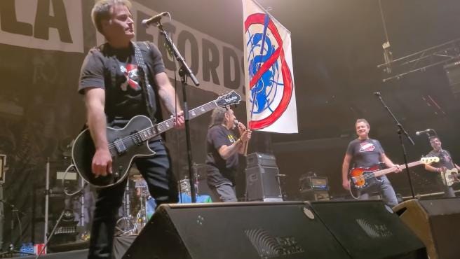Críticas a la Polla Records por la lectura de un mensaje antivacunas en un  concierto: &quot;No al pasaporte de la vergüenza, sí a la vida y la libertad&quot;