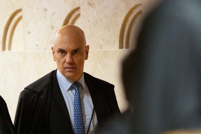 Censura ao X: Moraes mandou TSE “endurecer” ataque contra o X após entrada de Musk