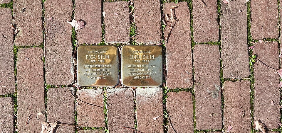 File:Stolperstein Edith Stein, Rosa Stein - Bovenstestraat 48, 6101 EL Echt, Niederlande 2 Stolpersteine in Echt-Susteren.jpg