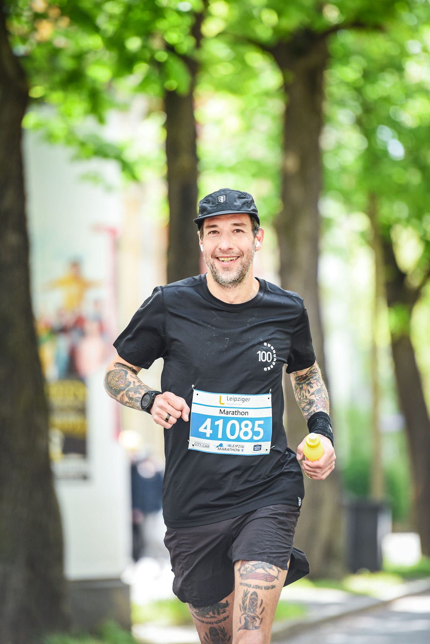 The author running the Leipzig Marathon and smiling in the camera)