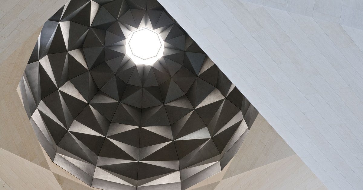 杜哈伊斯蘭藝術博物館中庭天花|來源:Museum of Islamic Art / Qatar Museums 杜哈伊斯蘭藝術博物館中庭天花|來源:Museum of Islamic Art / Qatar Museums