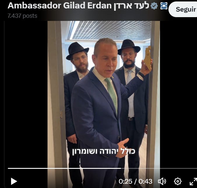 Screencap of a video on X, posted by Erdan, and depicting the event described in the paragraph below.