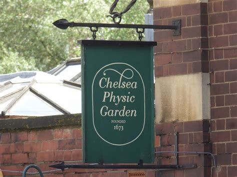 Chelsea Physic Garden entrance and sign