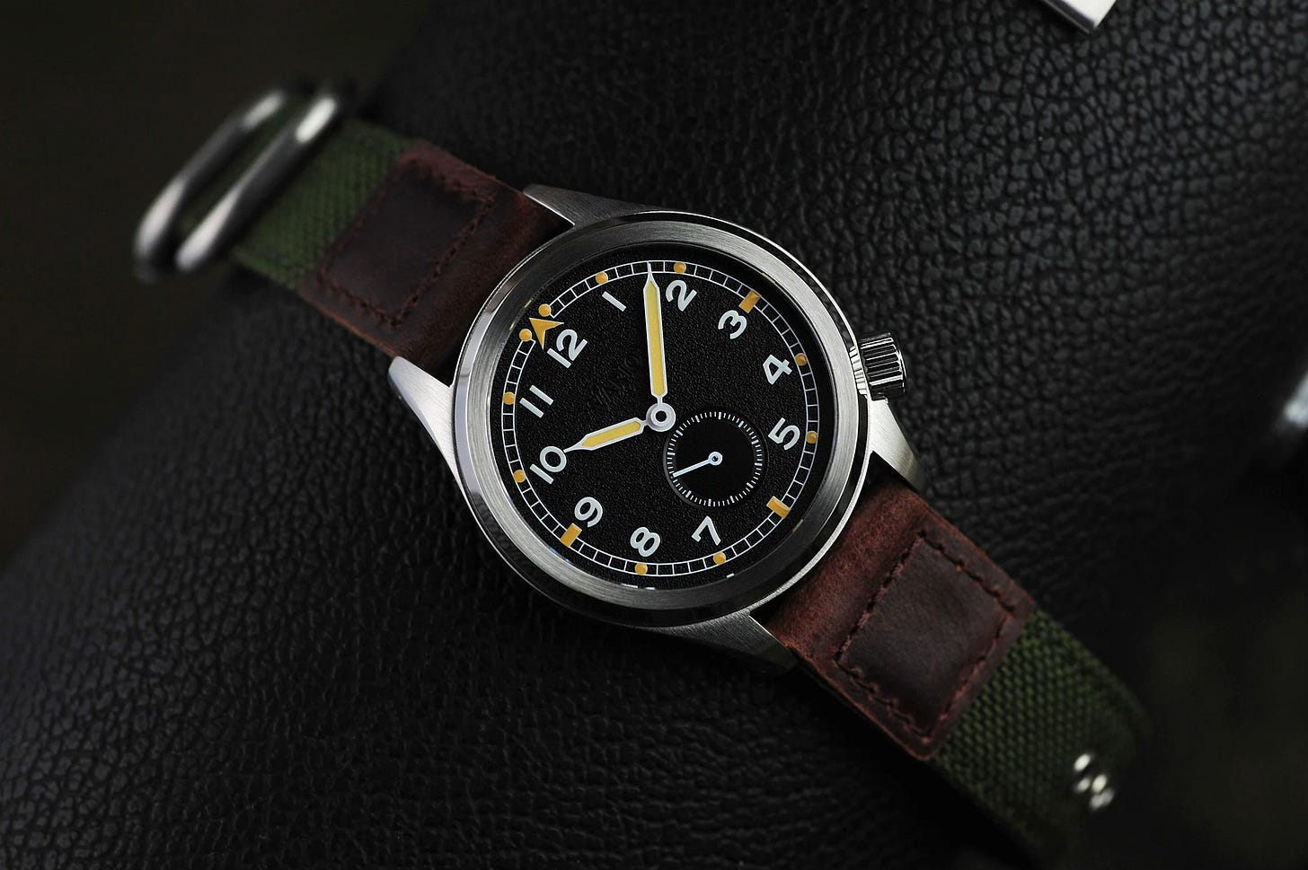 Vario 1945 D12 tool watch