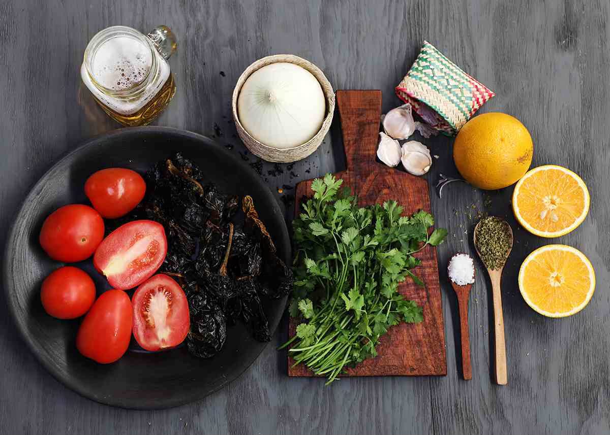 ingredients to make salsa borracha