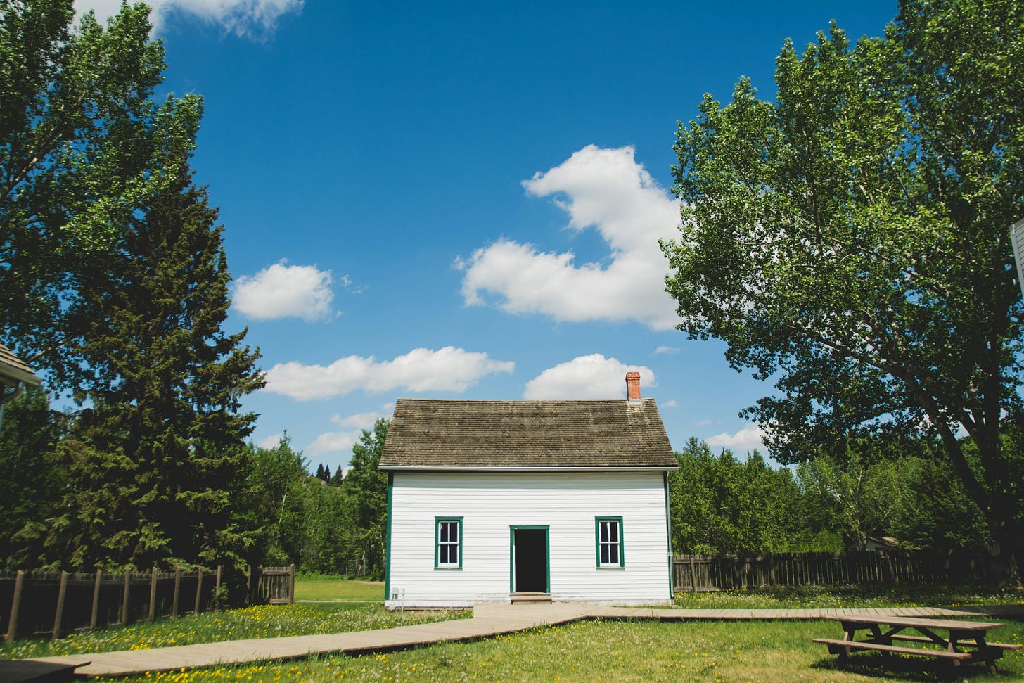 A very cute and small house that is not the one I'm working on. Photo by Redd Francisco via unsplash.