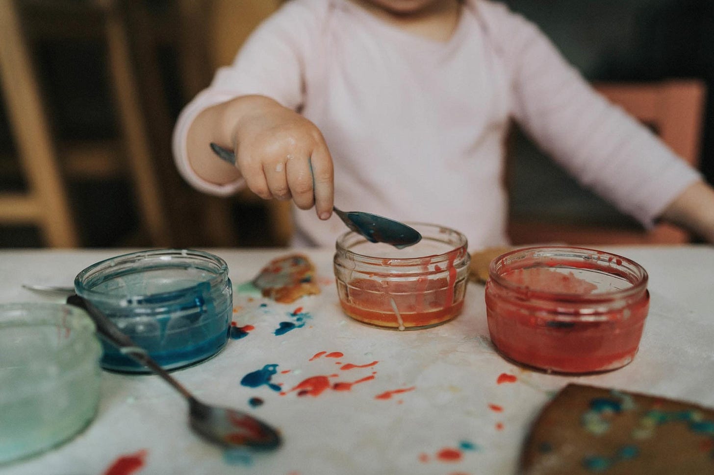 Make play inevitable: how nudges guide your child towards independent play Make play inevitable: how nudges guide your child towards independent play
