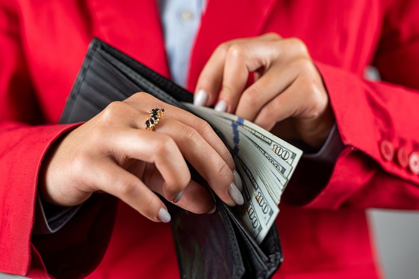 Attractive People Earn Up to $5k More a Year