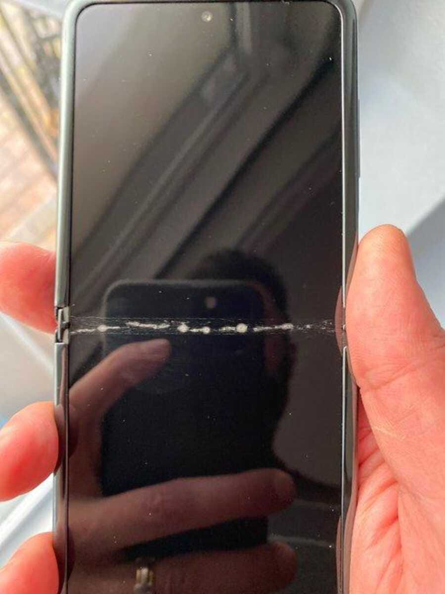 Celulares dobráveis de Samsung e Motorola estão quebrando - Correio do  Estado