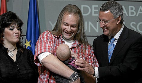 El ex ministro Jesús Caldera, durante la presentación del cheque-bebé en 2007. | Javi Martínez El ex ministro Jesús Caldera, durante la presentación del cheque-bebé en 2007. | Javi Martínez