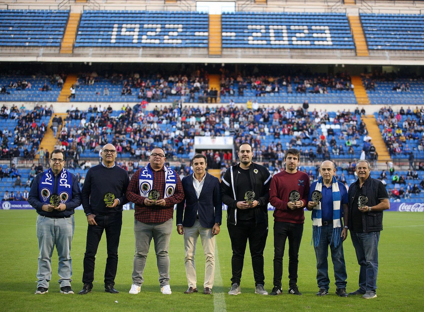 La Comisión del Centenario, homenajeada antes del partido La Comisión del Centenario, homenajeada antes del partido