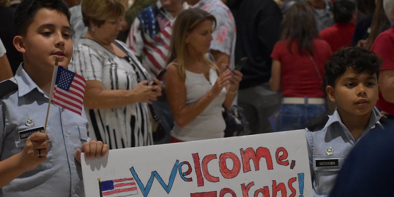 Thousands Welcome 88 Veterans Home as First Honor Flight Departs from Sarasota-Bradenton Airport