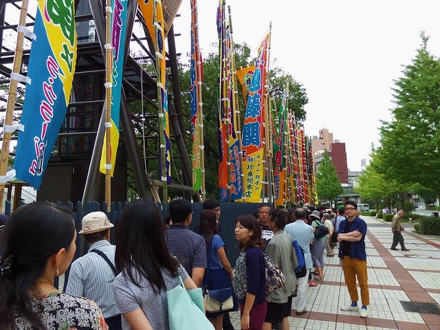 Queue to get into the Sumo Building Queue to get into the Sumo Building