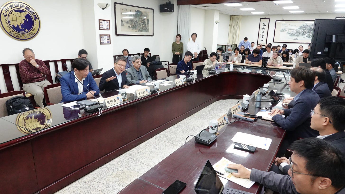 政治大学国际关系研究中心27日举行“解读中共二十届四中全会与纪念台湾光复八十周年”座谈会。（杨腾凯摄）