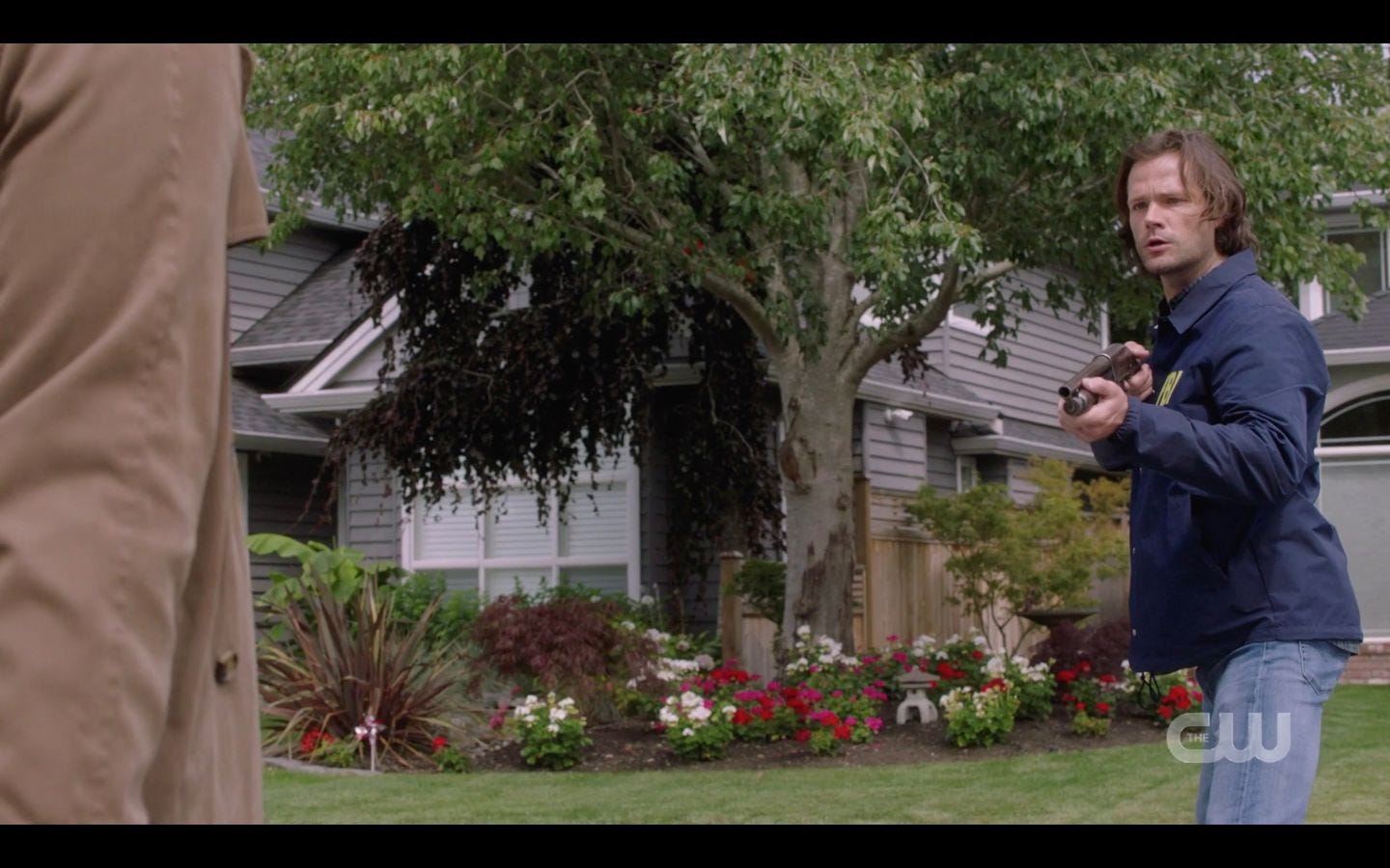 Sam Winchester accidentally shoots Castiel SPN 1501 Sam Winchester accidentally shoots Castiel SPN 1501