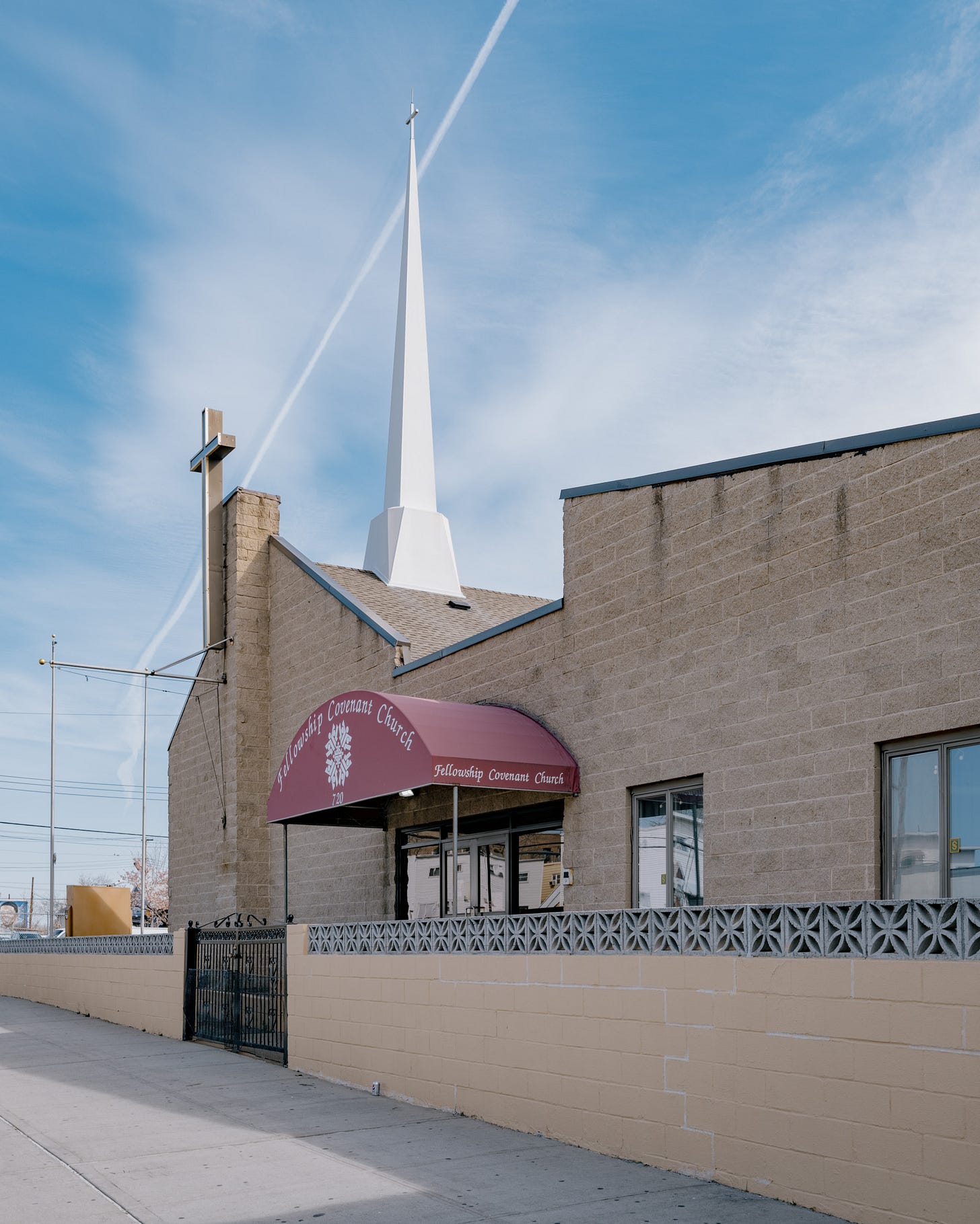 Spire-of-Fellowship-Covenant-Church-and-Contrail