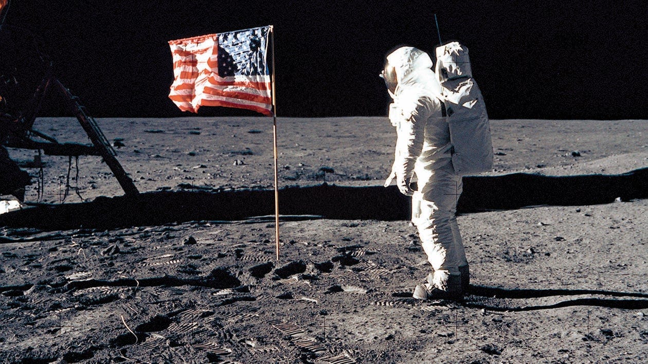 Apollo 11 ». Les premiers pas de l'homme sur la Lune avec des images  inédites en grand format cinéma