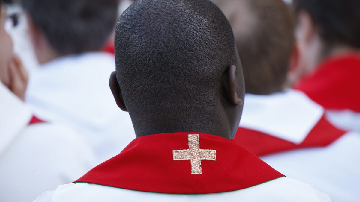 Trump admin drops one-year religious visa wait period