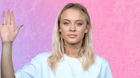 Gif animé Zara Larsson self five.