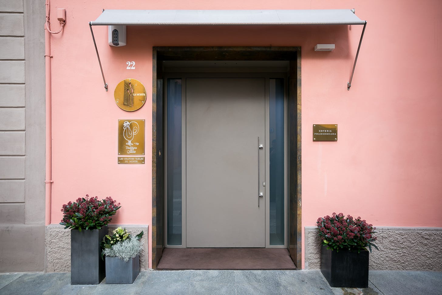 the entrance of Osteria Francescana