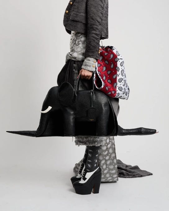 A person holding a bag

AI-generated content may be incorrect.
