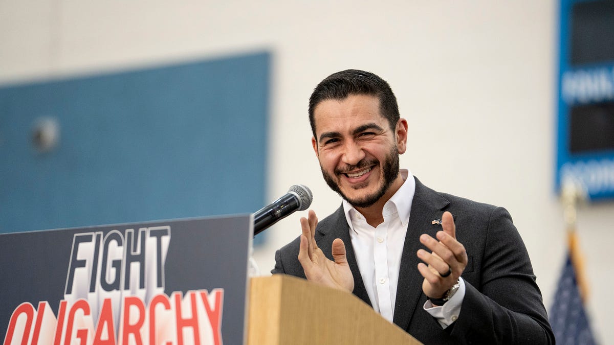 In Michigan, the War for the Democratic Party Is On