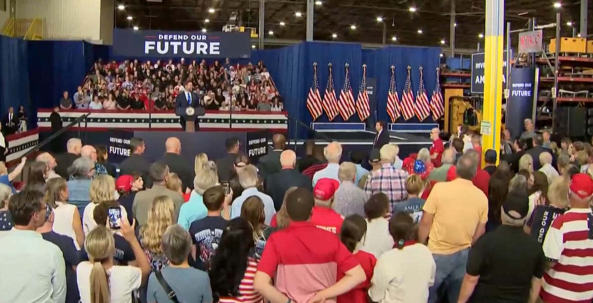 JD Vance Draws A Pathetic Crowd And Gets Heckled In Kansas JD Vance Draws A Pathetic Crowd And Gets Heckled In Kansas