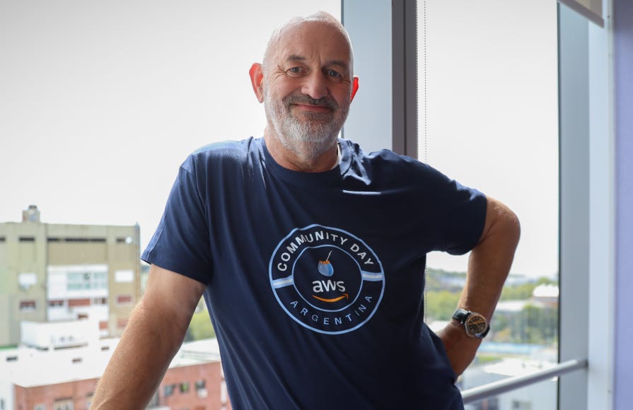 Werner Vogels: “Lo único que hace la IA generativa es alucinar, porque no tiene cerebro”