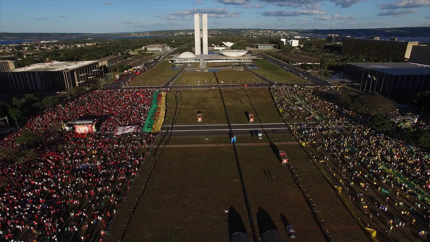 Elogio e crítica de Democracia em Vertigem - Esquerda Online