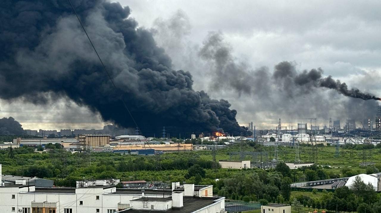 Smoke rises from the Moscow Oil Refinery in Kapotnya after a Ukrainian attack on 18 June 2026. Photo: Rotafinus/Wikimedia Commons, CC0 1.0. Smoke rises from the Moscow Oil Refinery in Kapotnya after a Ukrainian attack on 18 June 2026. Photo: Rotafinus/Wikimedia Commons, CC0 1.0.