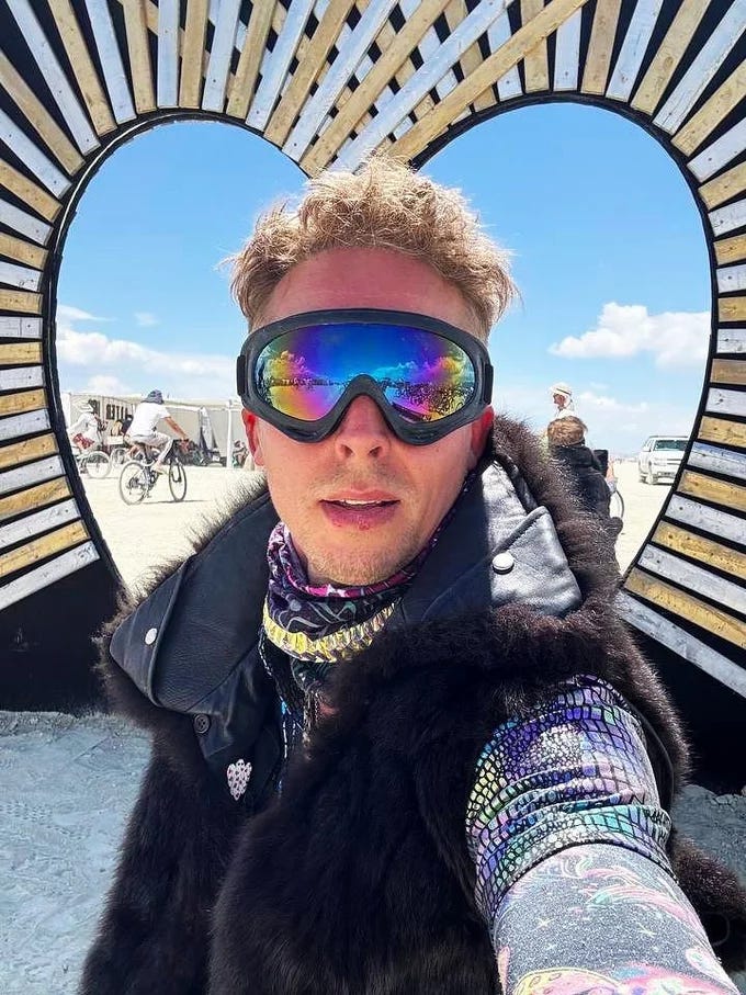 Вадим Круглов на фесте. Пишут, что он немного угорал по теориям про плоскую землю и рептилоидов