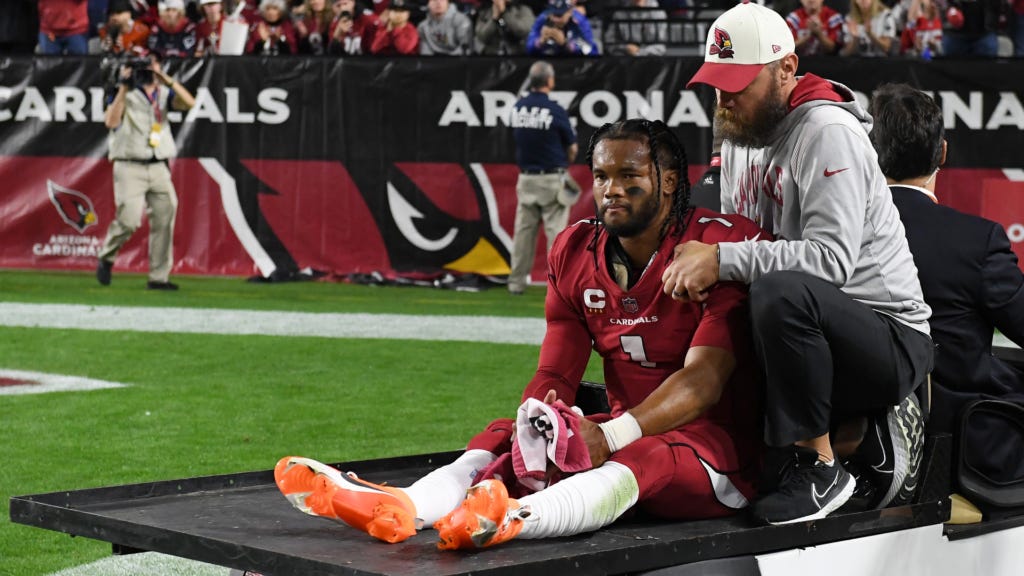 Kyler Murray lesionado en la temporada 2022. Kyler Murray lesionado en la temporada 2022.